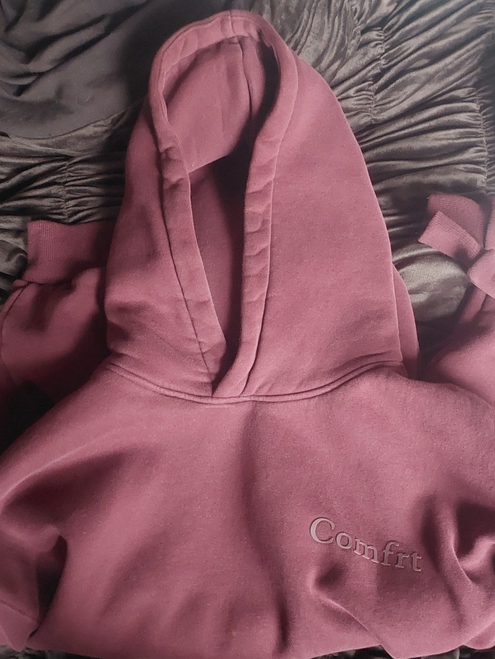 Comfrt Minimalist Basic Burgundy Maroon Hoodie Small